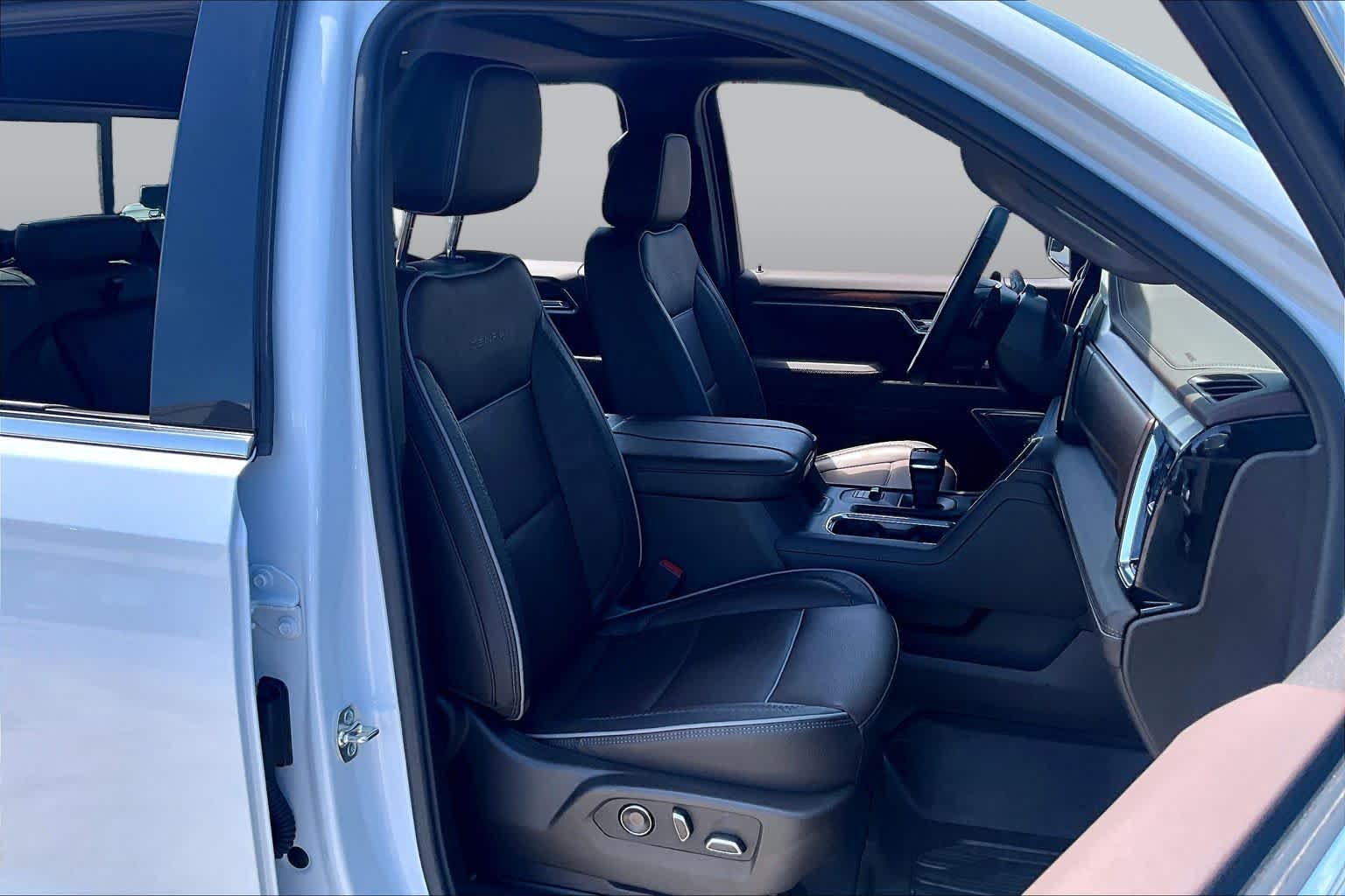 Used 2026 Glacier White Tricoat GMC Denali image 9