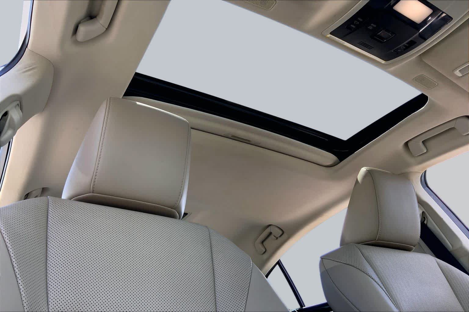Used 2020 Eminent White Pearl Lexus  image 14