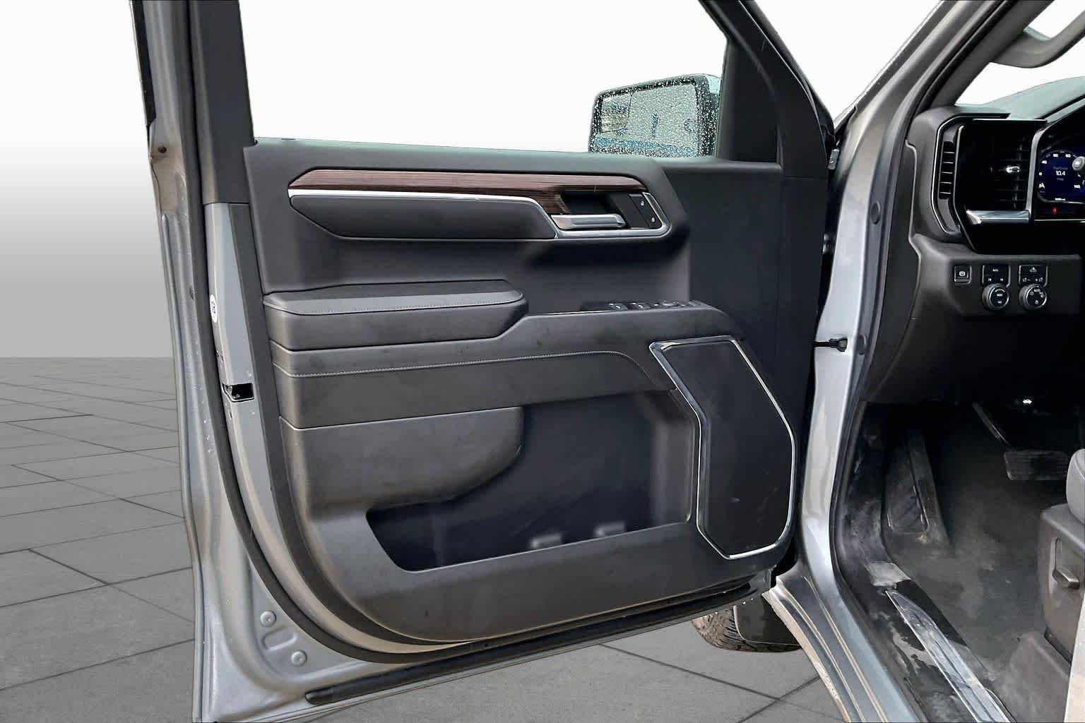 Used 2024 Sterling Gray Metallic Chevrolet LT image 21
