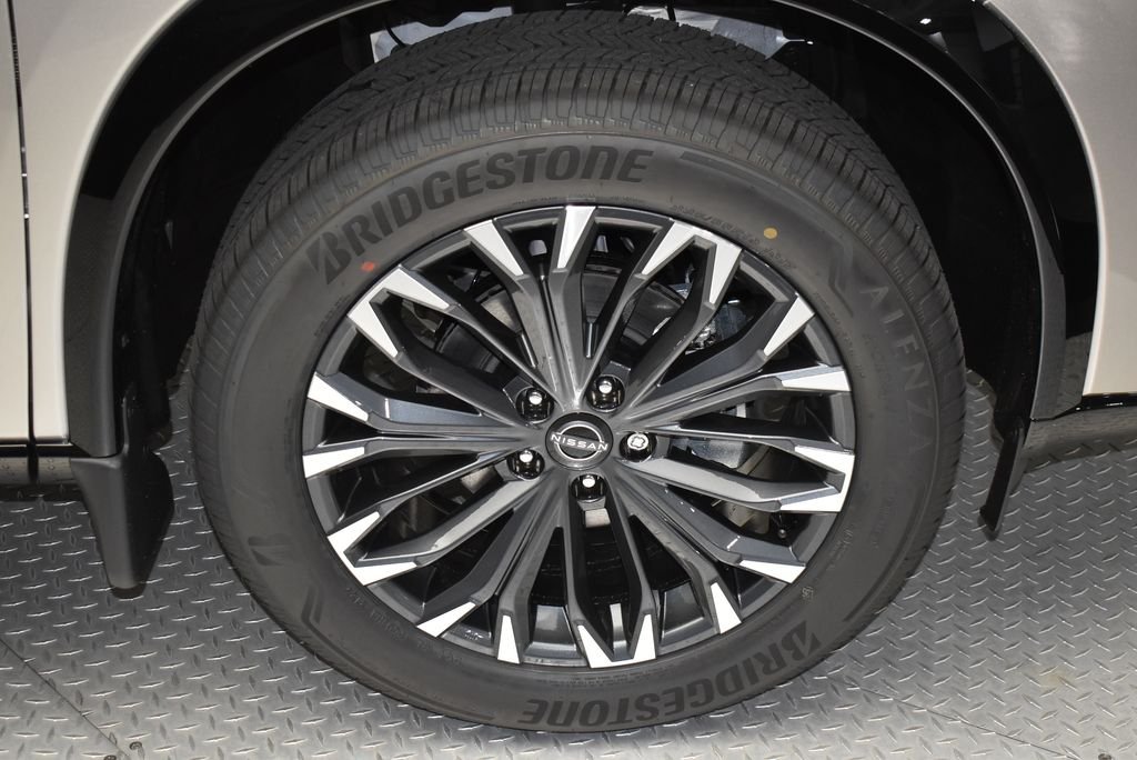 New 2026 Champagne Silver Metallic / Super Black Two-tone Nissan Platinum image 38