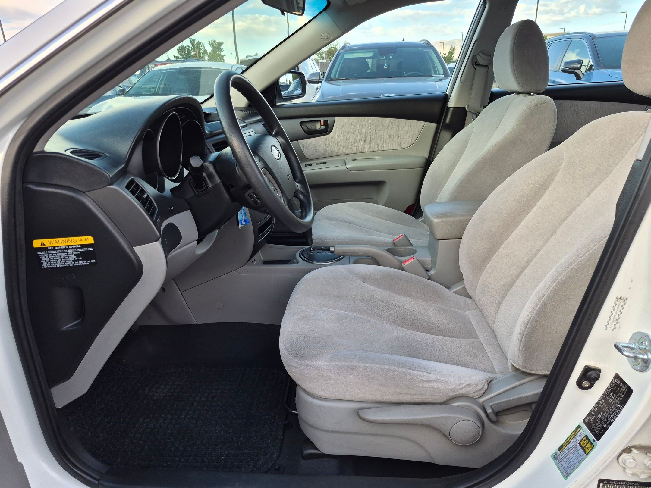 Used 2010 White Kia LX image 15