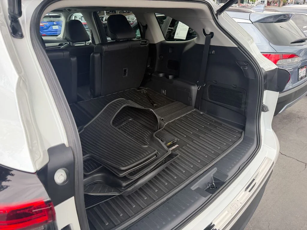 Used 2023 Wind Chill Pearl Toyota XLE image 28