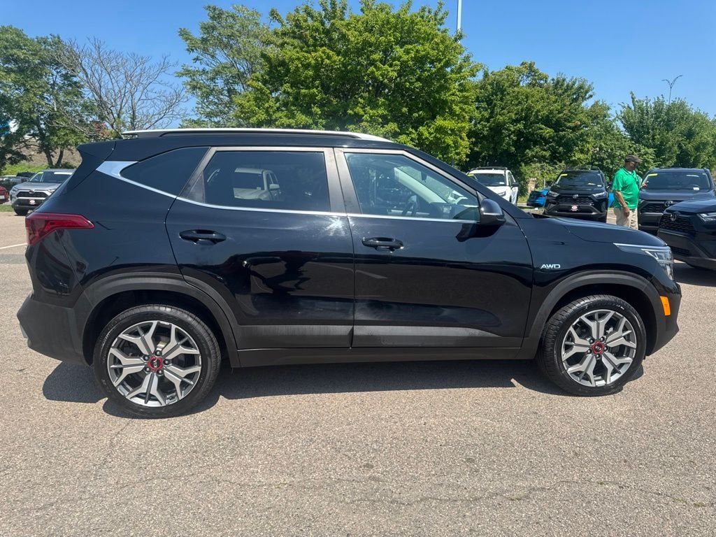 Used 2021 Black Kia S image 9