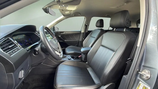 Used 2024 Platinum Gray Metallic Volkswagen 2.0T SE image 9