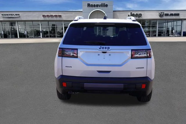 New 2026 Silver Zynith Clear-Coat Exterior Paint Jeep Laredo image 4