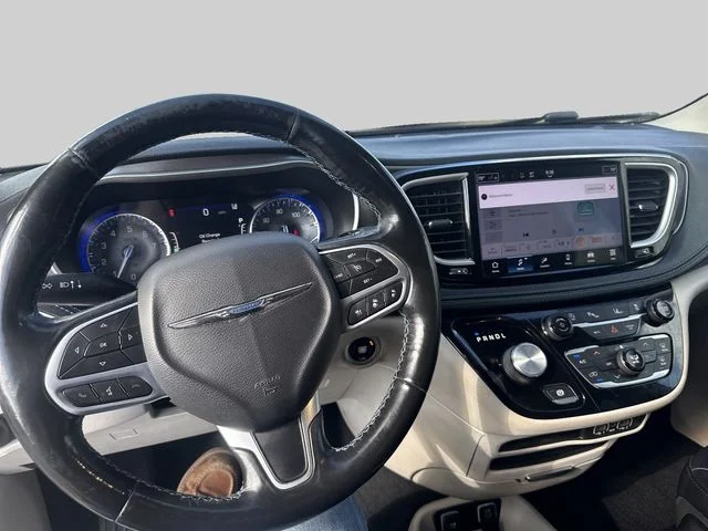 Used 2021 Silver Chrysler Touring L image 8