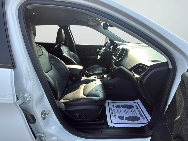 Used 2021 White Jeep Trailhawk image 15