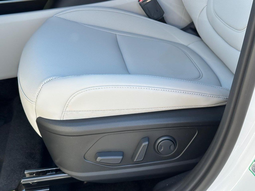 New 2026 White Hyundai SEL Convenience image 35