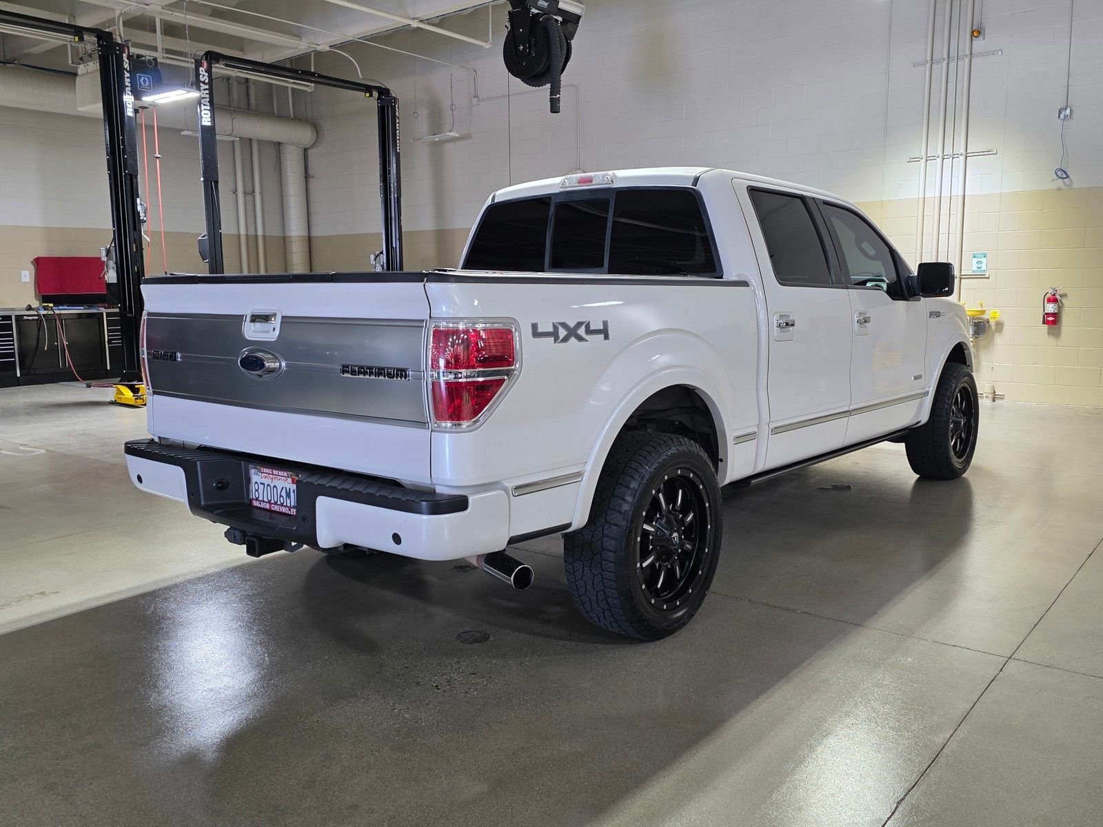 Used 2013 White Platinum Clearcoat Metallic Ford Platinum image 7