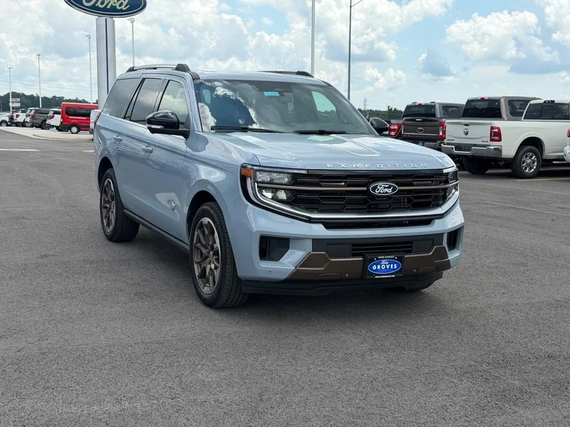 New 2027 Glacier Gray Metallic Tri-Coat Ford King Ranch® image 3