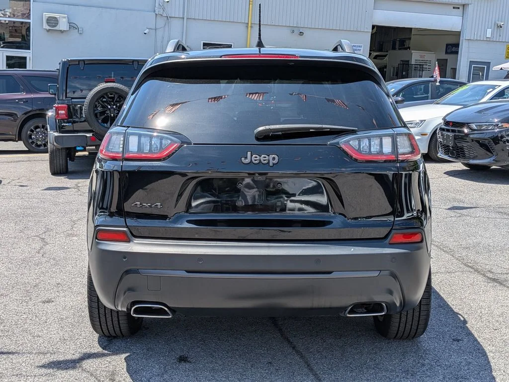 Used 2021 Black Jeep Latitude Lux image 7