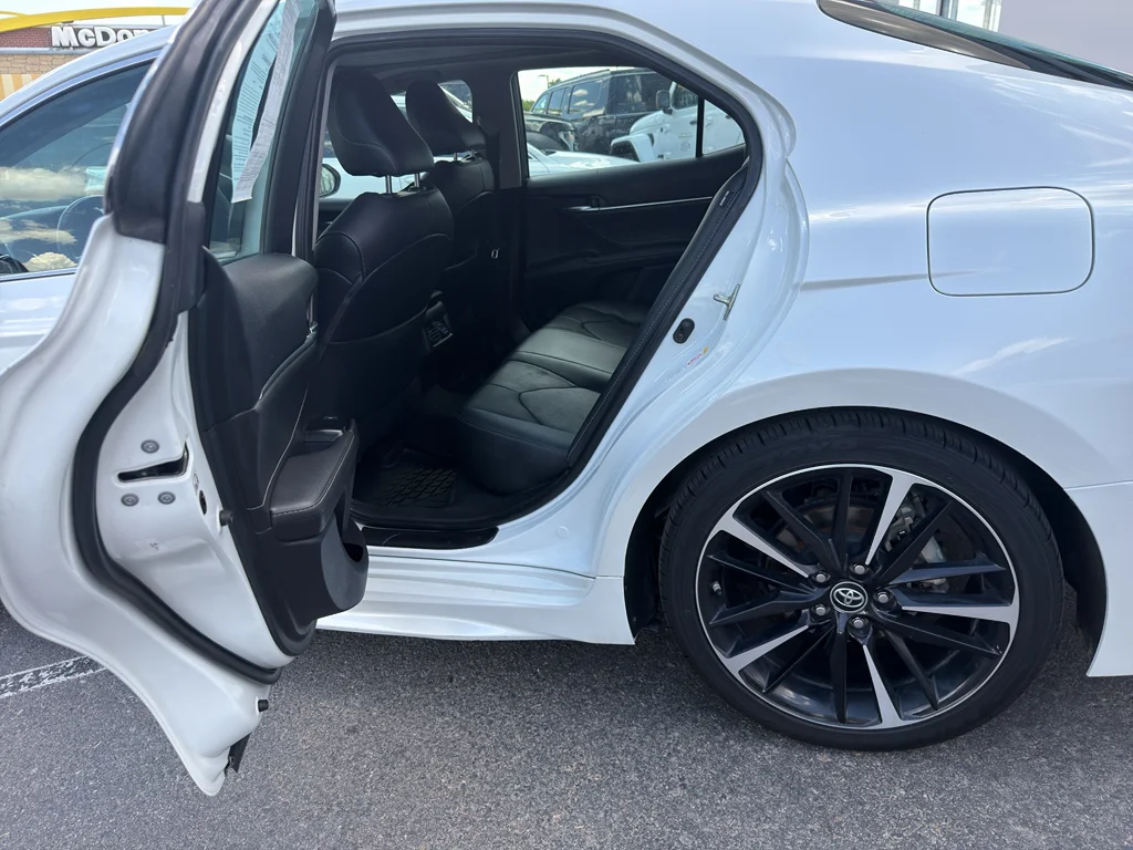 Used 2018 Super White Toyota XSE V6 image 32