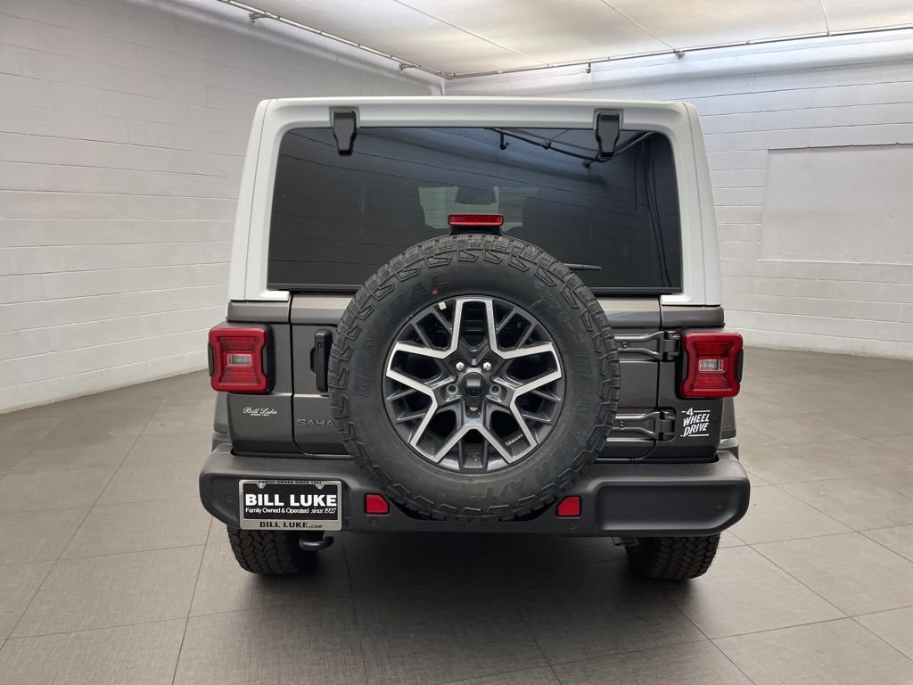 New 2026 Granite Crystal Metallic Clear-Coat Exterior Paint Jeep Sahara White Cap image 4