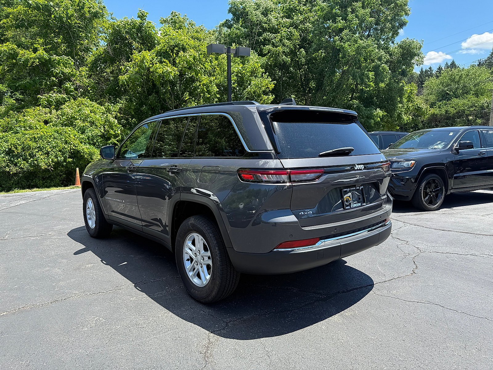 Used 2025 Baltic Gray Metallic Clearcoat Jeep Laredo image 4