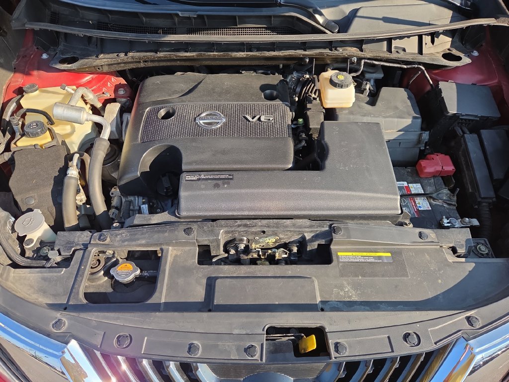 Used 2018 Red Nissan Platinum image 25