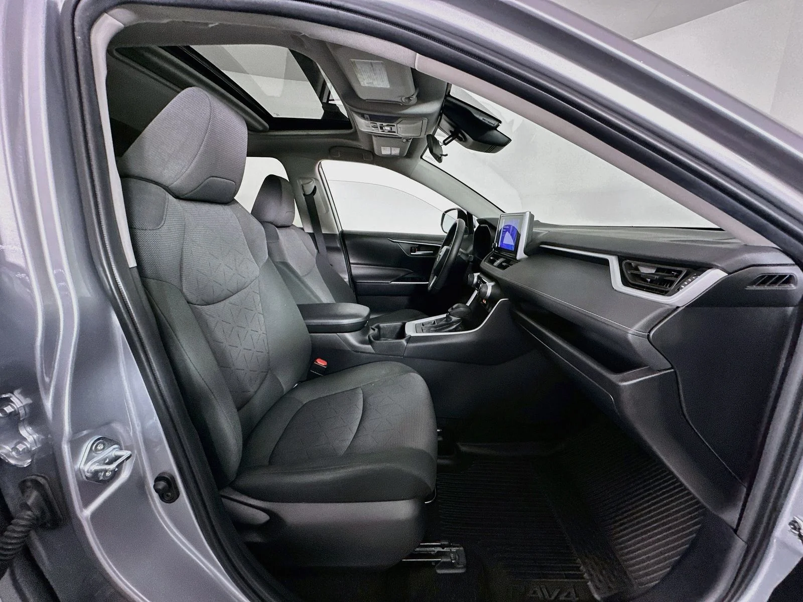 Used 2024 Silver Sky Metallic Toyota XLE image 29