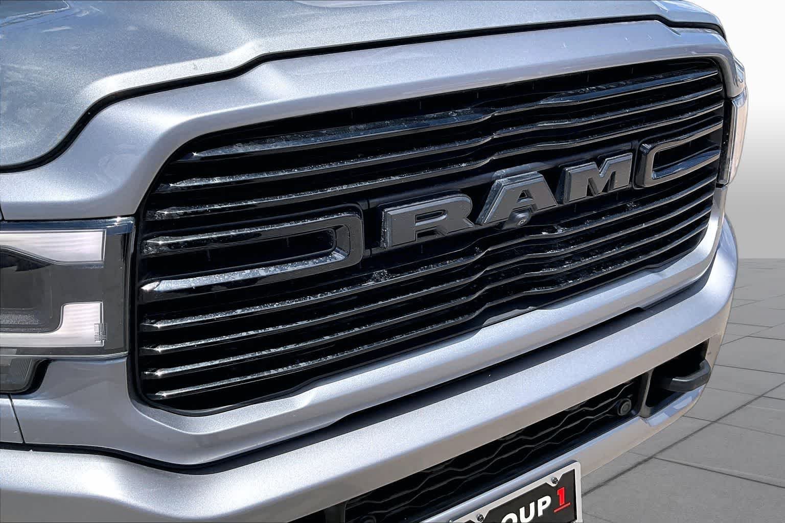 Used 2024 Billet Silver Metallic Clearcoat Ram Laramie image 29