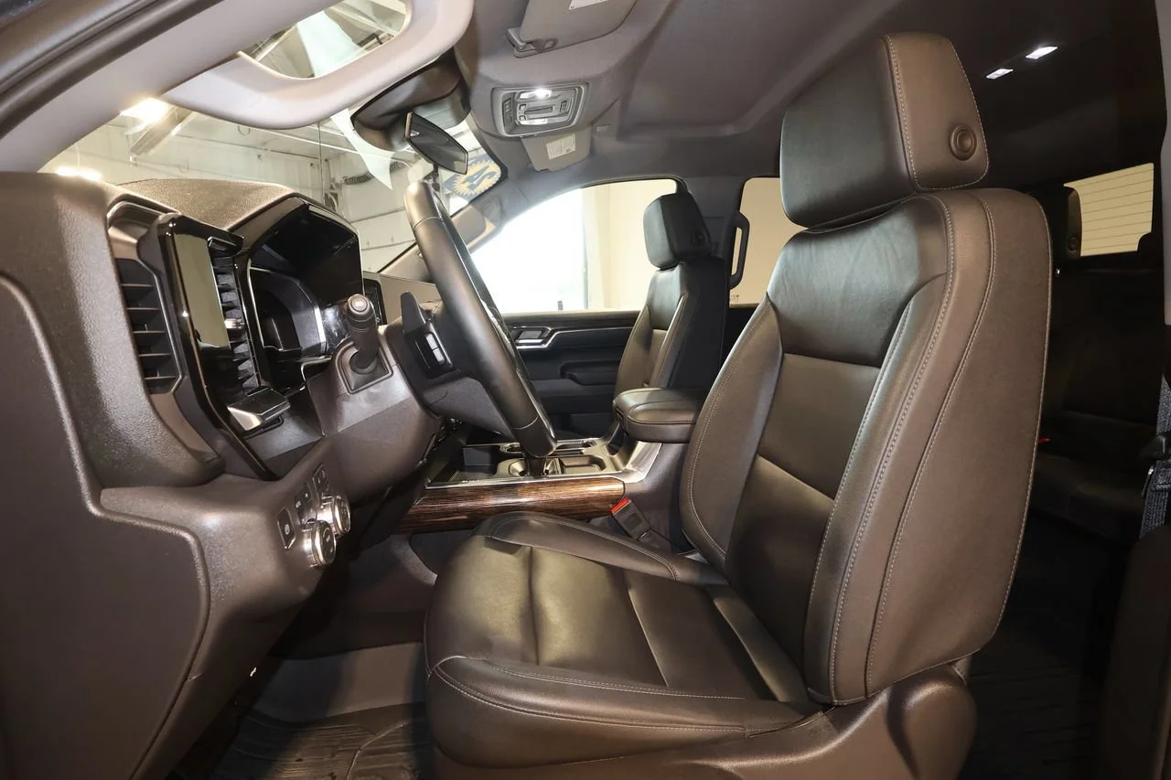 Used 2024 Titanium Rush Metallic GMC Elevation image 23