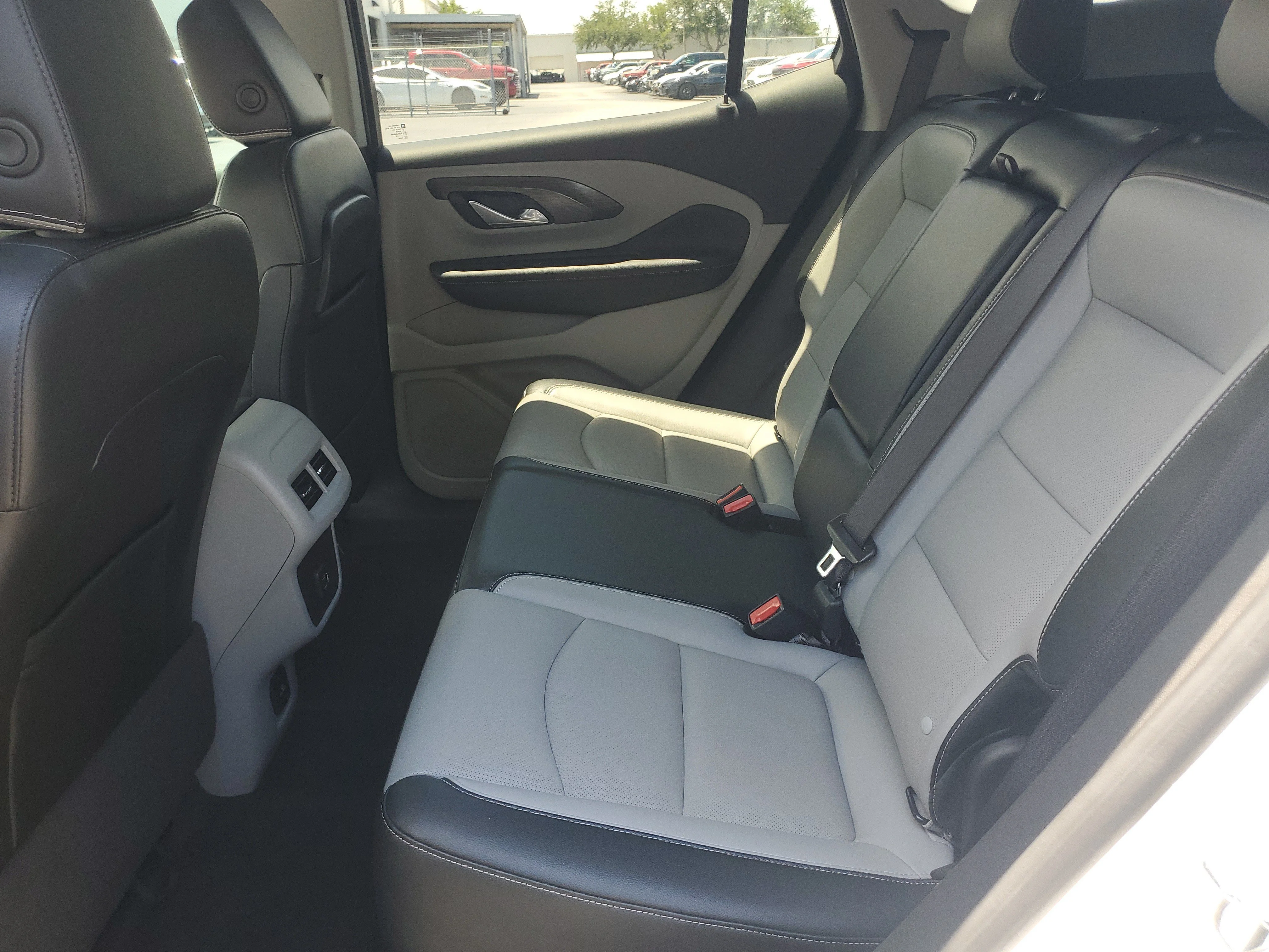 Used 2023 White Frost Tricoat GMC SLT image 13