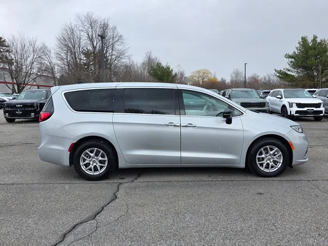 Used 2024 Silver Mist Clearcoat Chrysler Touring L image 9