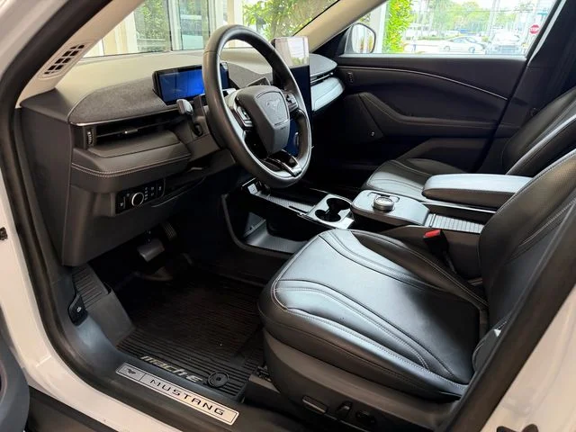 Used 2023 White Metallic Ford Premium image 34