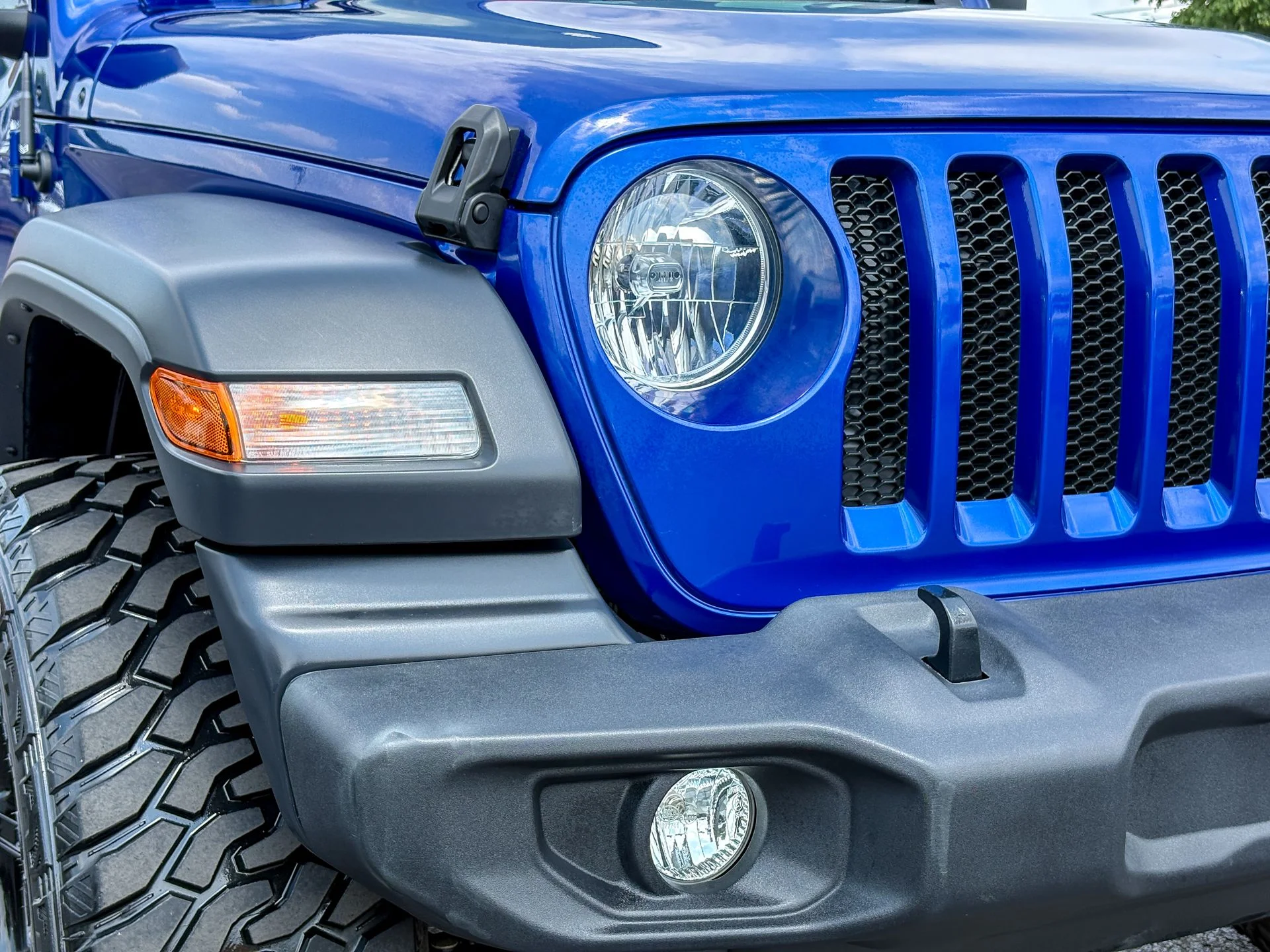 Used 2019 Blue Jeep Unlimited Sport image 3