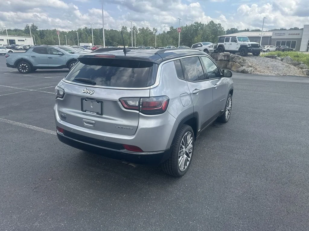 Used 2022 Silver Jeep Limited image 8