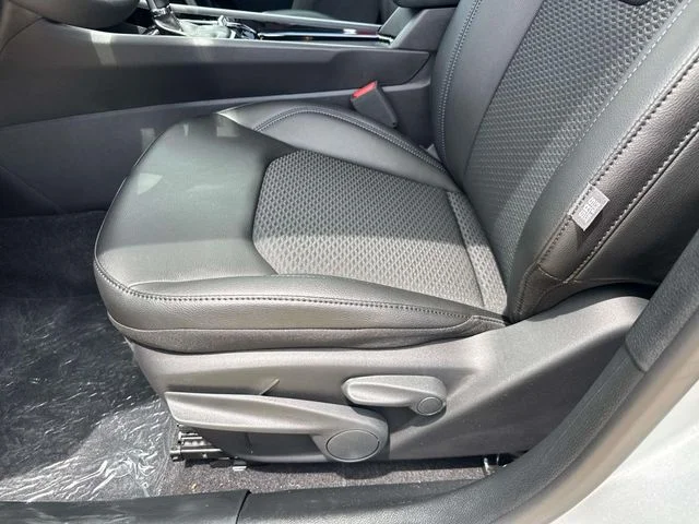 New 2026 Silver Jeep Latitude image 18