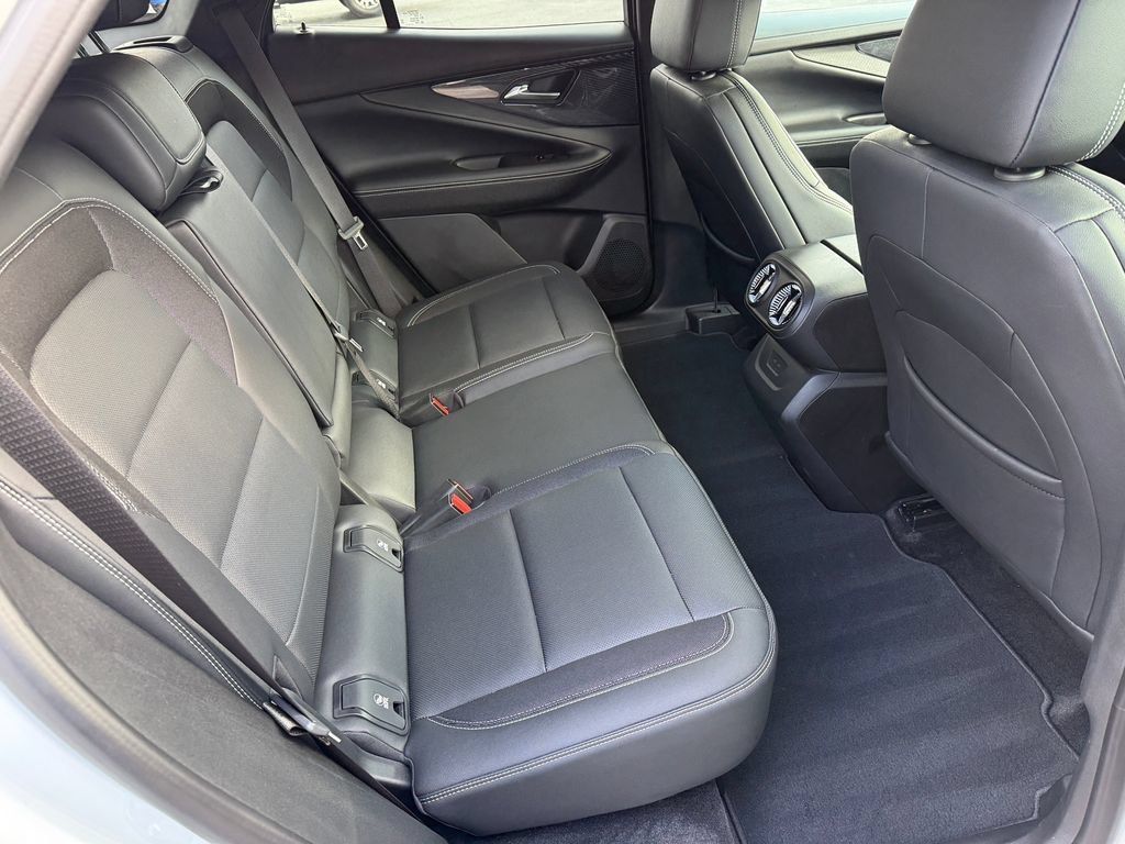 Used 2024 Summit White Chevrolet LT image 18