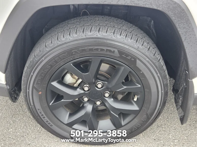 Used 2024 Ice TOYOTA LE FWD image 16