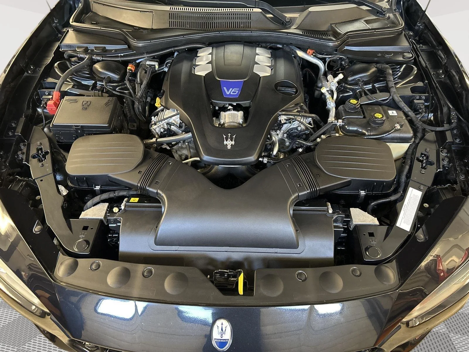 Used 2022 Nero Ribelle Metallic Maserati Modena Q4 image 29