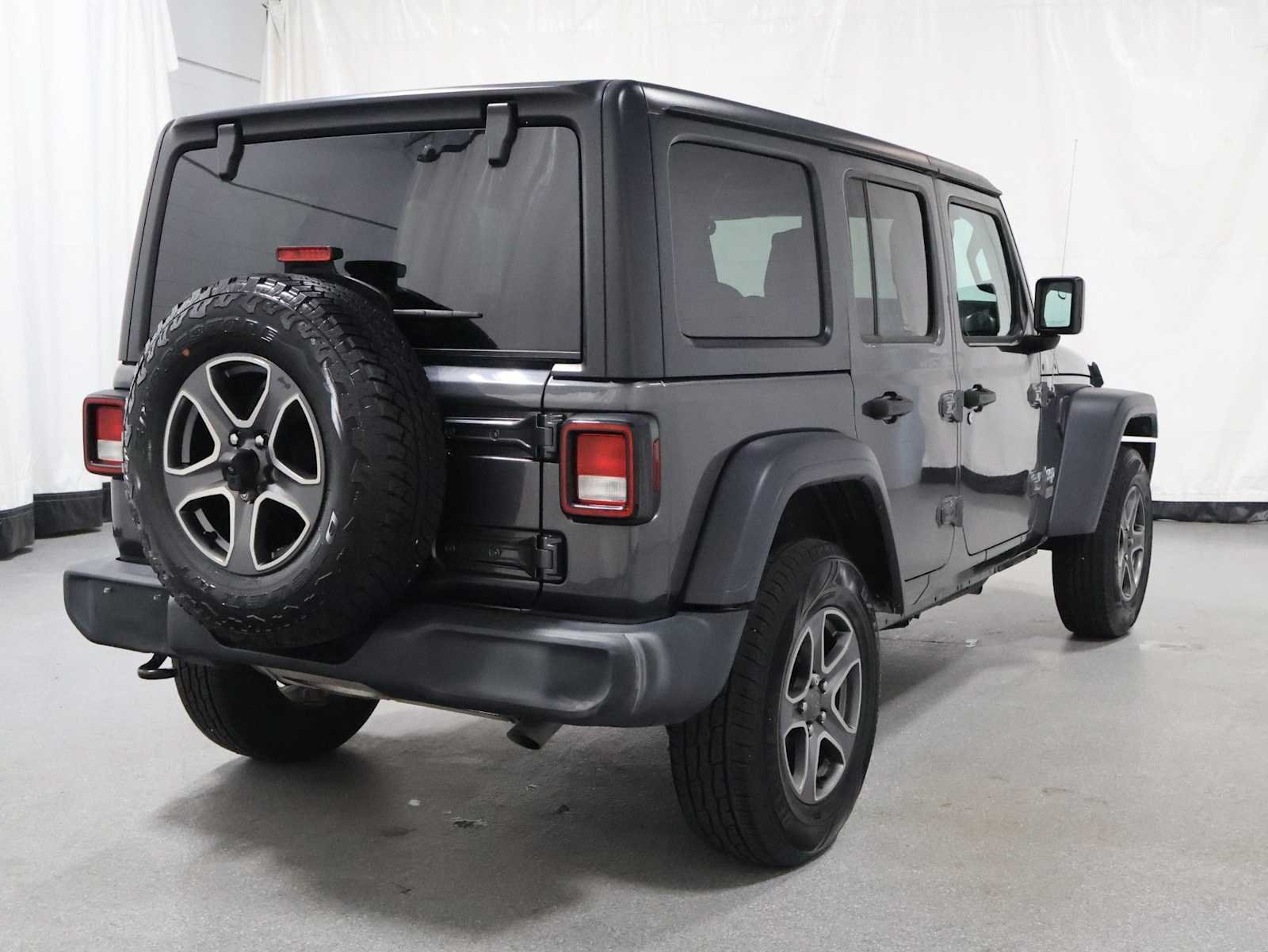 Used 2018 Granite Crystal Metallic Clearcoat Jeep Sport S image 9