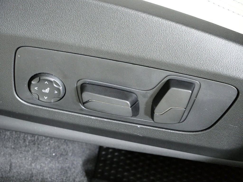 Used 2026 Cape York Green Metallic BMW xDrive28i image 38