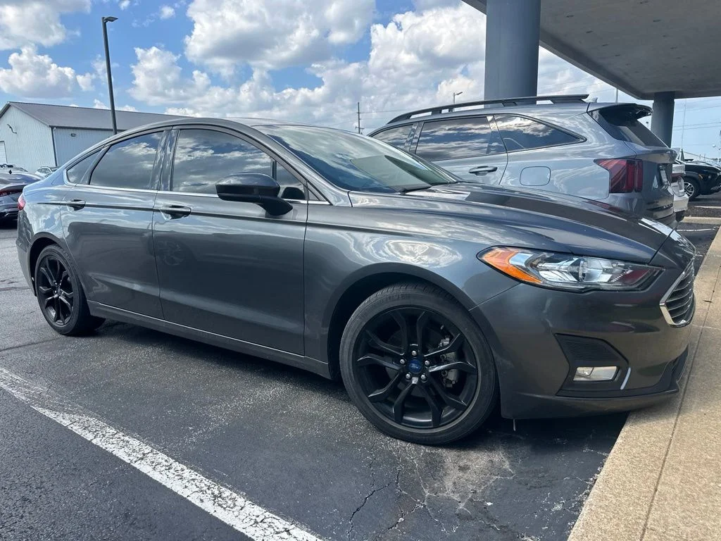 Used 2020 Gray Ford SE image 2