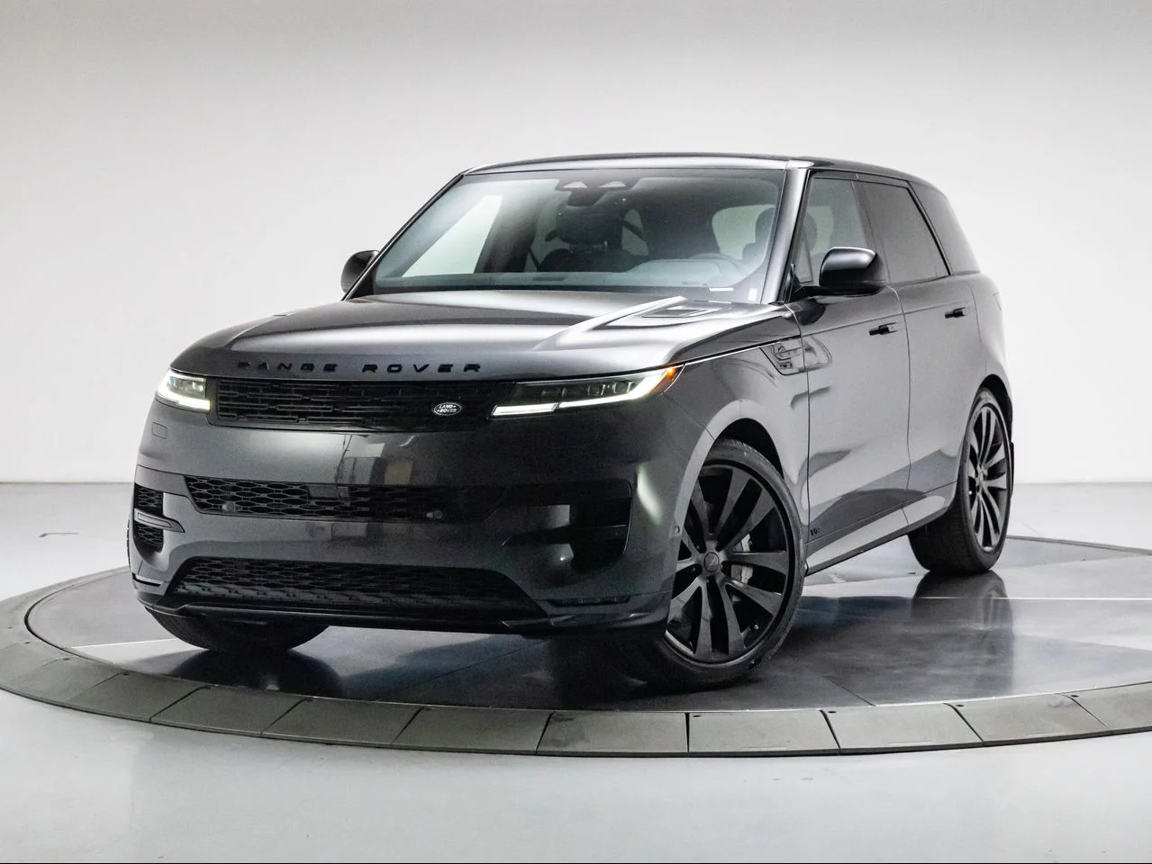 New 2026 Carpathian Grey Land Rover P530 Dynamic SE image 1