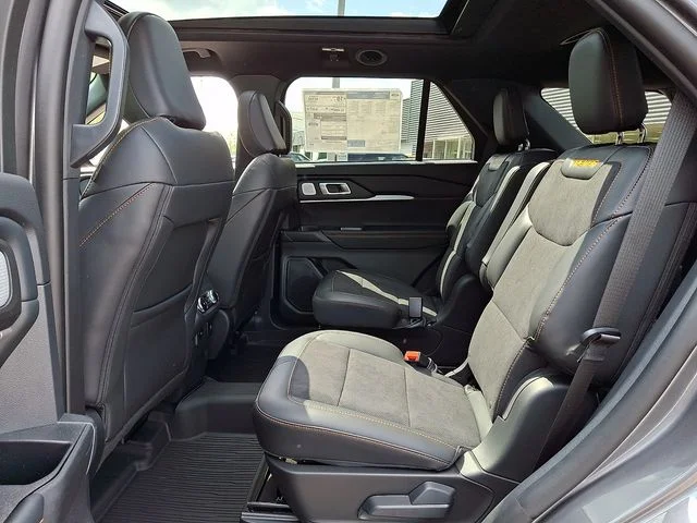 New 2026 Carbonized Gray Metallic Ford Tremor® image 5