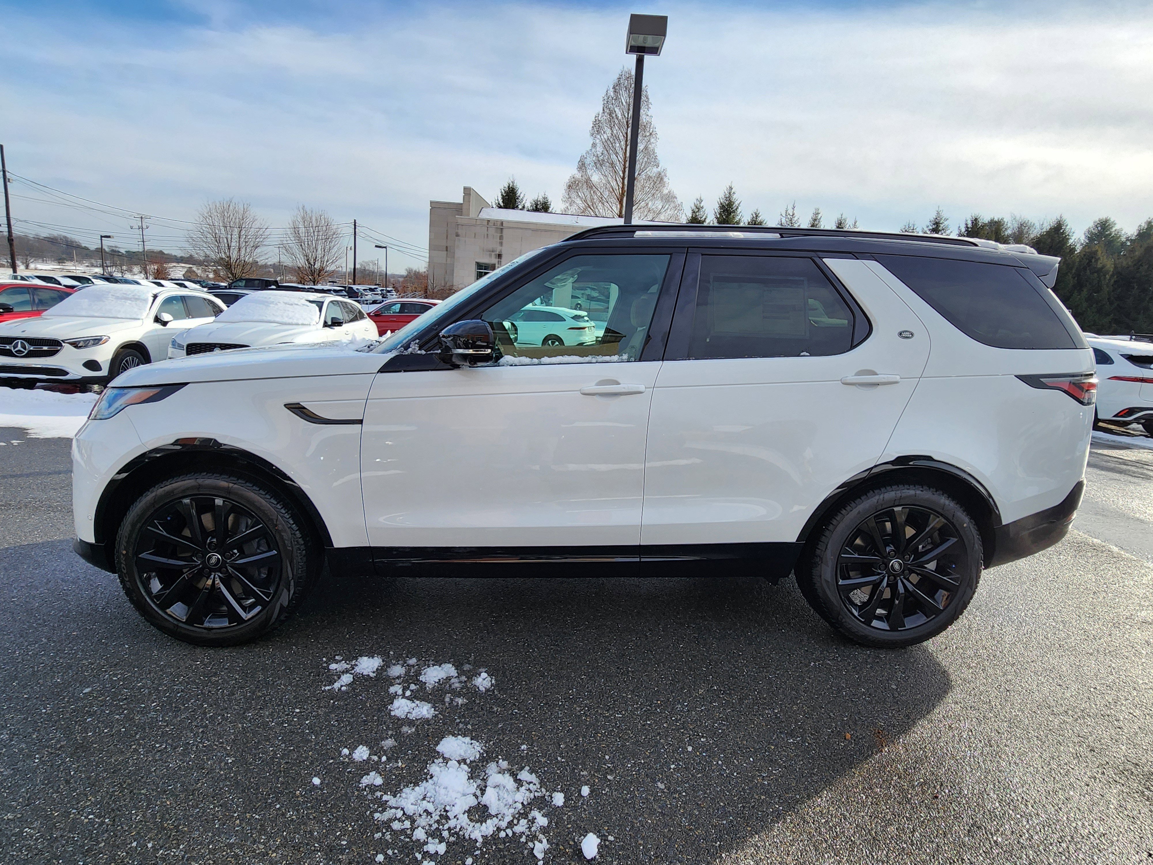 2026 Land Rover Discovery Gemini Edition - Photo 5