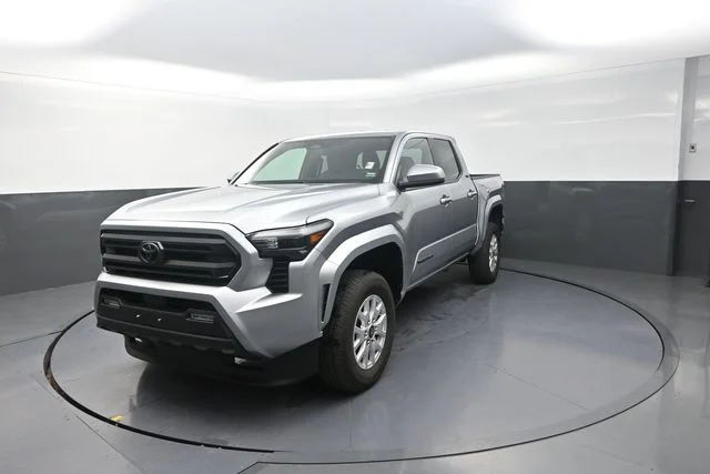 Used 2025 Silver Toyota SR5 image 38