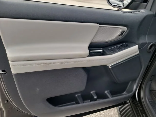 New 2027 Black Metallic Ford Active image 19