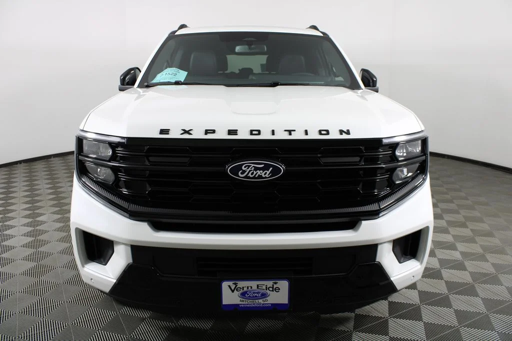 New 2027 Star White Metallic Tri-Coat Ford Platinum image 2