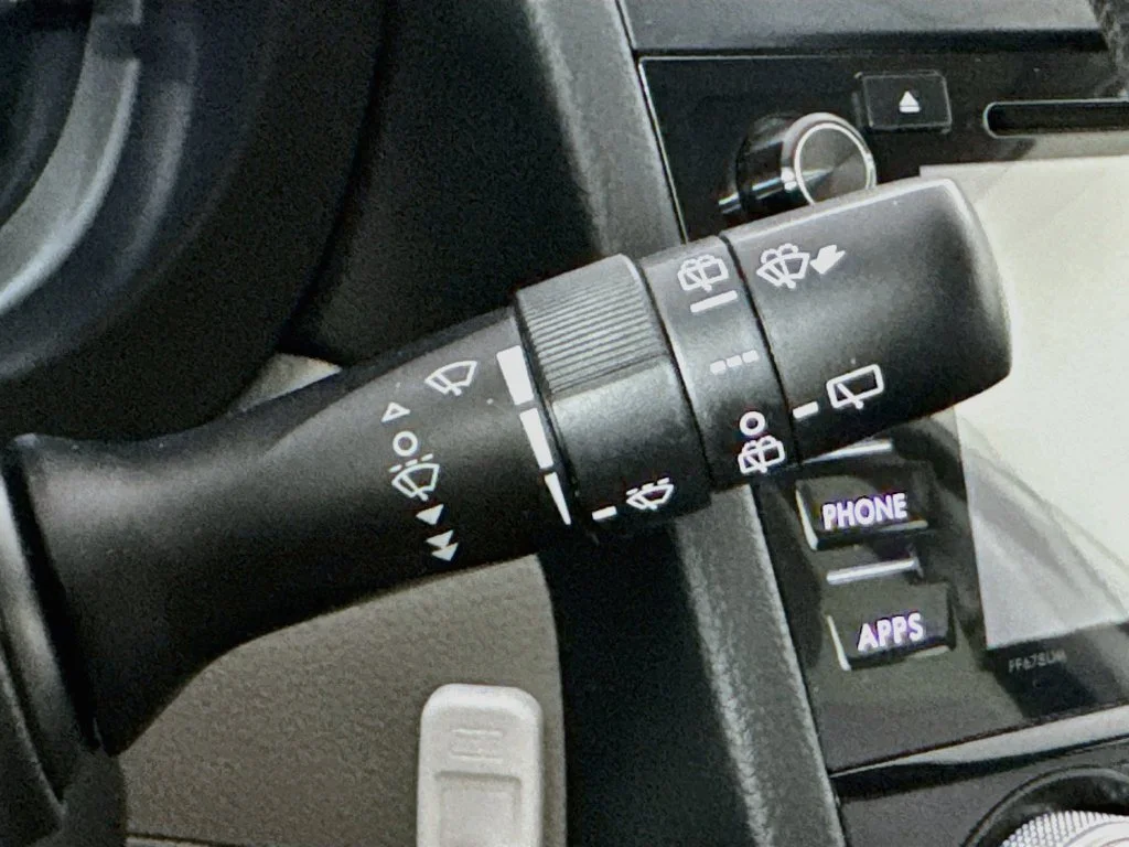 Used 2017 White Subaru 2.5i Premium image 13