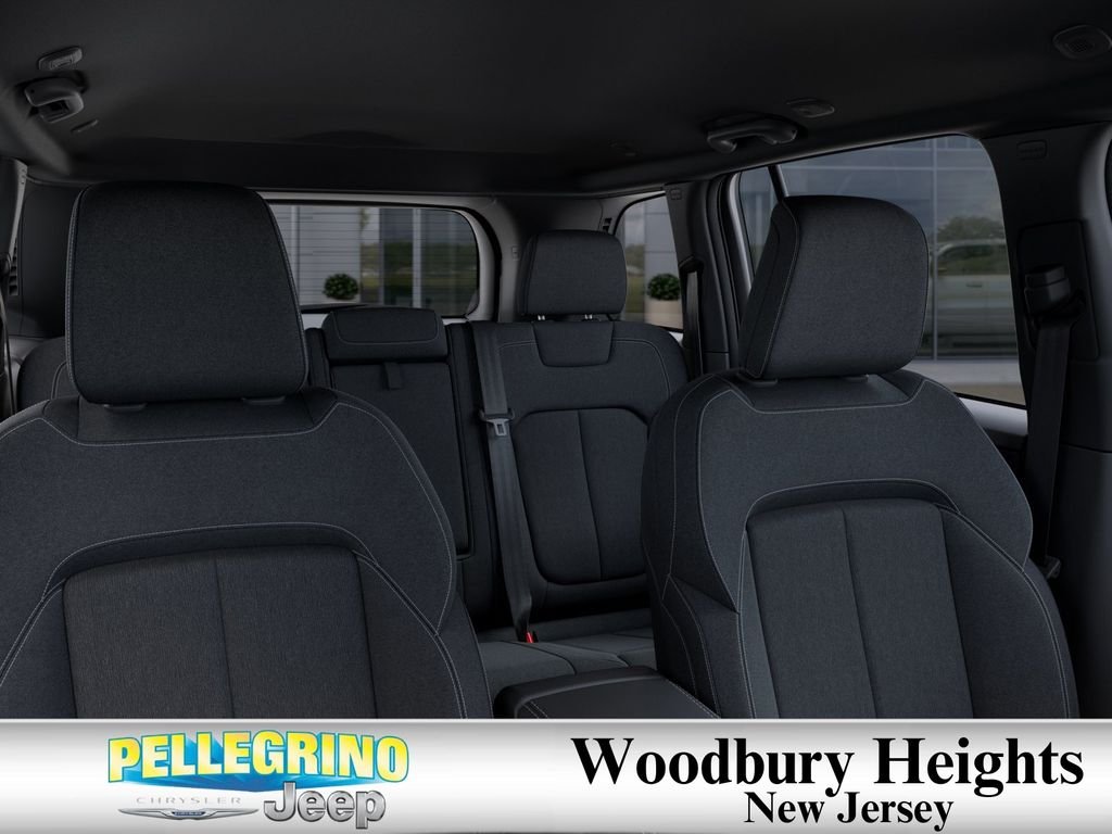 New 2026 Diamond Black Crystal Pearl-Coat Exterior Paint Jeep Laredo X image 26