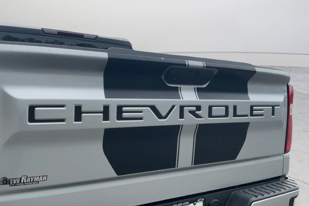 Used 2022 SILVER ICE METALLIC Chevrolet Custom image 29