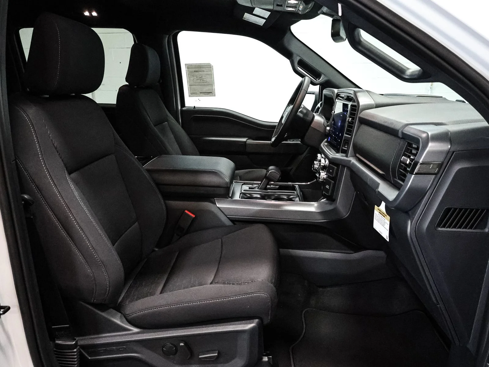 New 2026 Oxford White Ford XLT image 24