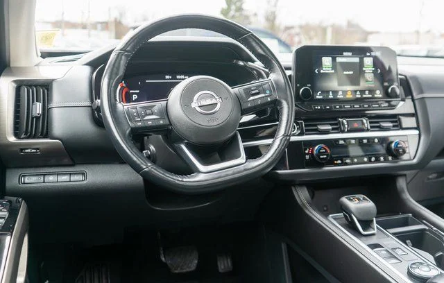 Used 2023 Red Nissan Platinum image 18