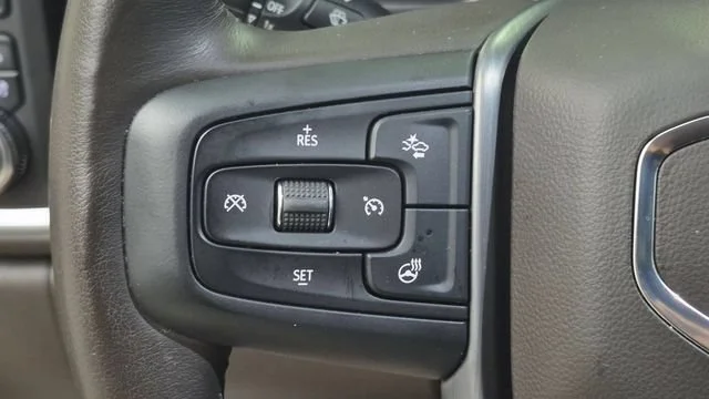 Used 2022 White Frost Tricoat GMC Denali image 18