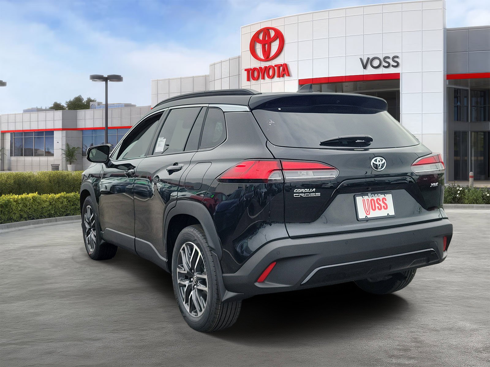 2026 Toyota Corolla Cross XLE, photo 2 of 12