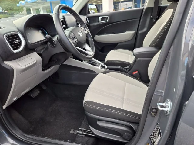 Used 2025 Gray Hyundai SEL image 10