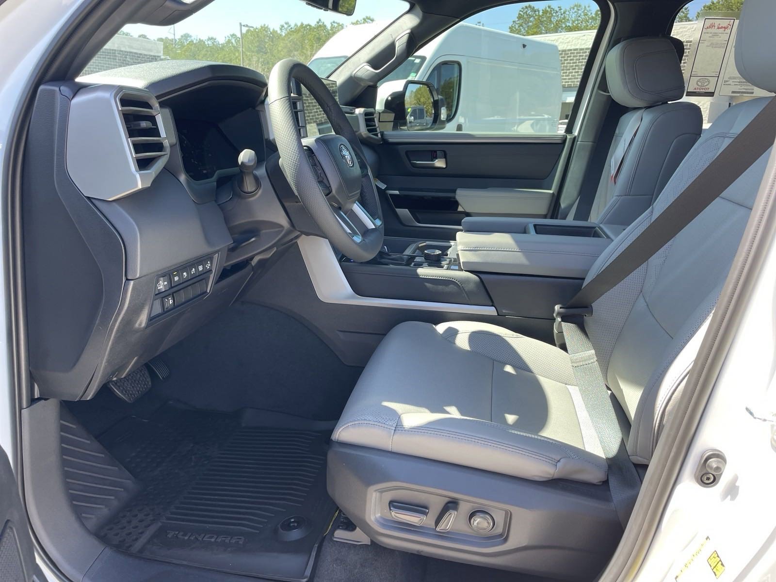 2025 Toyota Tundra Limited - Photo 11