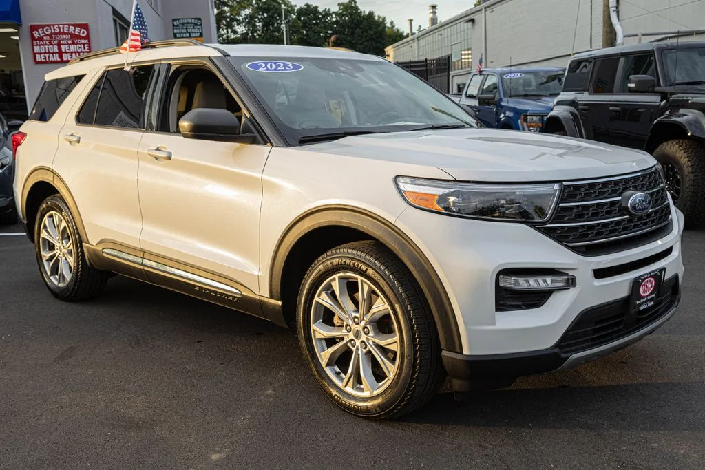 Used 2023 White Ford XLT image 3